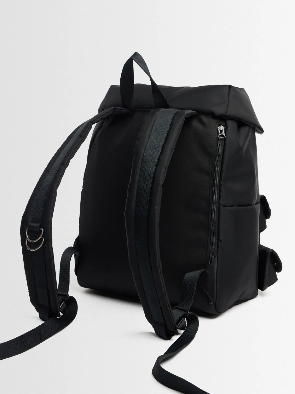 Nylon backpack w/pockets