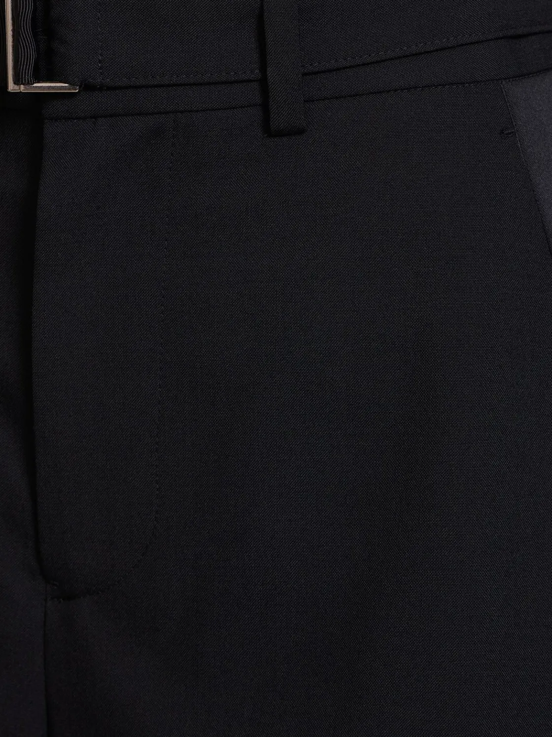 Pantaloni larghi in gabardina con cintura