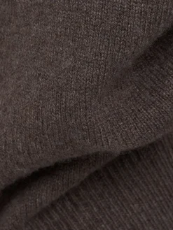 Polo Leach in cashmere
