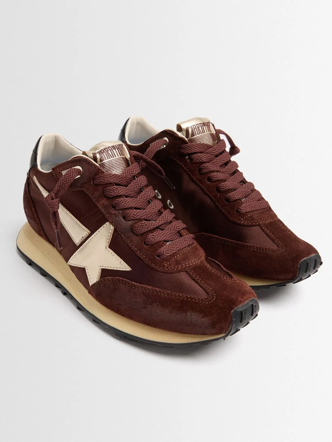 Running marathon satin sneakers