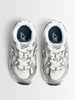 Sneakers 740