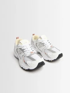 Sneakers 530