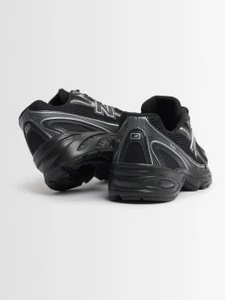 Sneakers stringate 740 in materiale sintetico