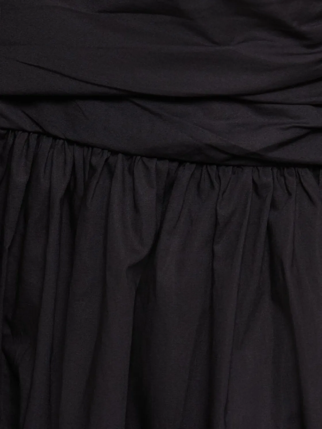 Vestito lungo / chiusura al collo e scollo